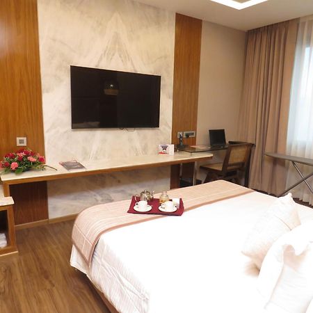 Lords Plaza Surat Ξενοδοχείο Εξωτερικό φωτογραφία