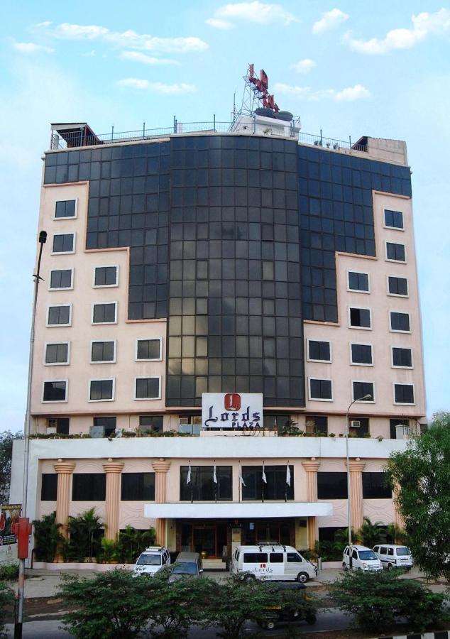 Lords Plaza Surat Ξενοδοχείο Εξωτερικό φωτογραφία