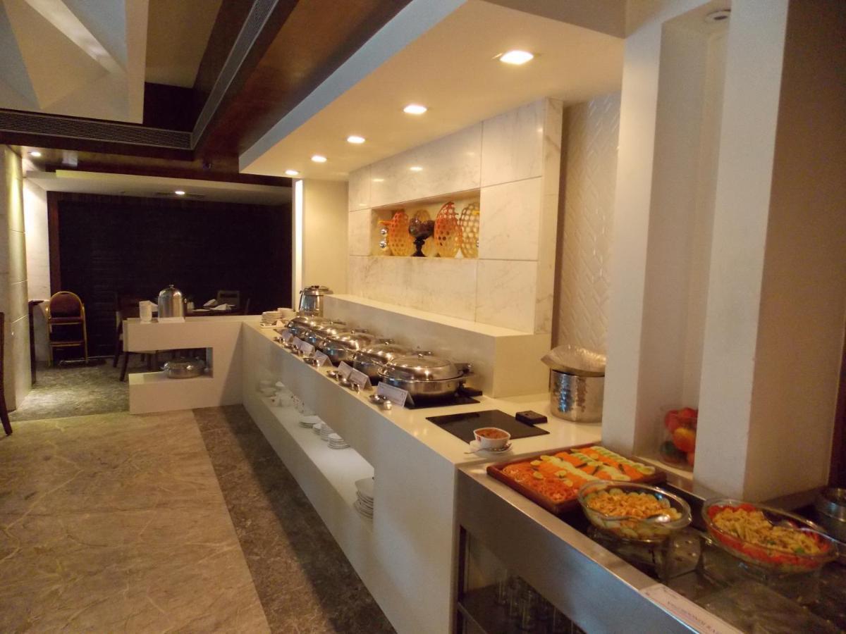 Lords Plaza Surat Ξενοδοχείο Εξωτερικό φωτογραφία
