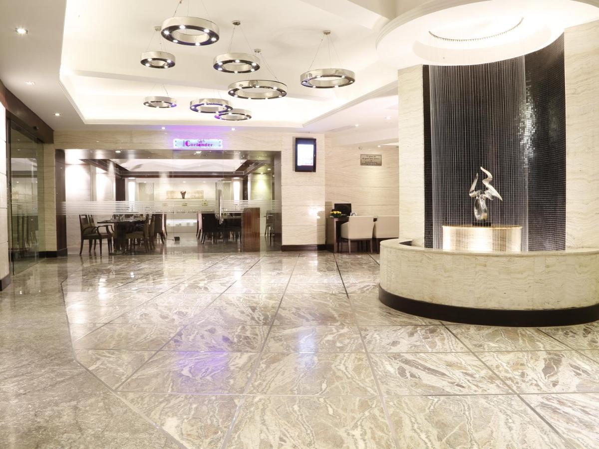 Lords Plaza Surat Ξενοδοχείο Εξωτερικό φωτογραφία
