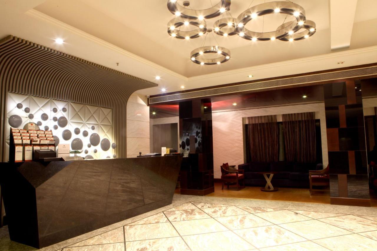 Lords Plaza Surat Ξενοδοχείο Εξωτερικό φωτογραφία