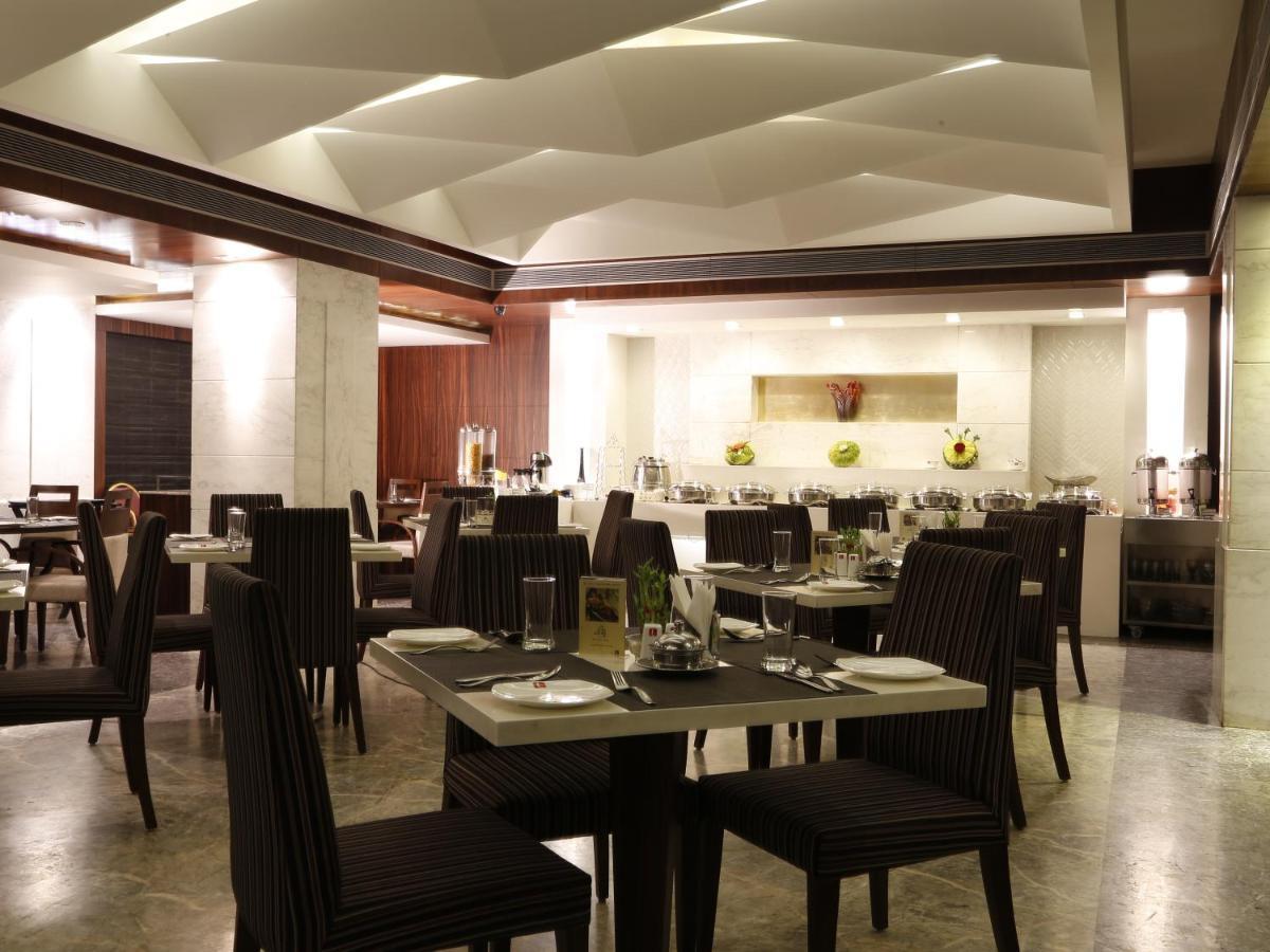 Lords Plaza Surat Ξενοδοχείο Εξωτερικό φωτογραφία