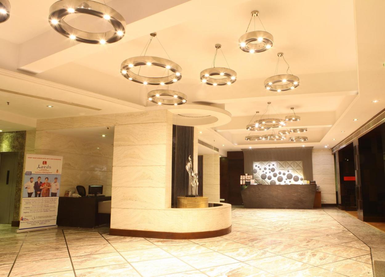 Lords Plaza Surat Ξενοδοχείο Εξωτερικό φωτογραφία