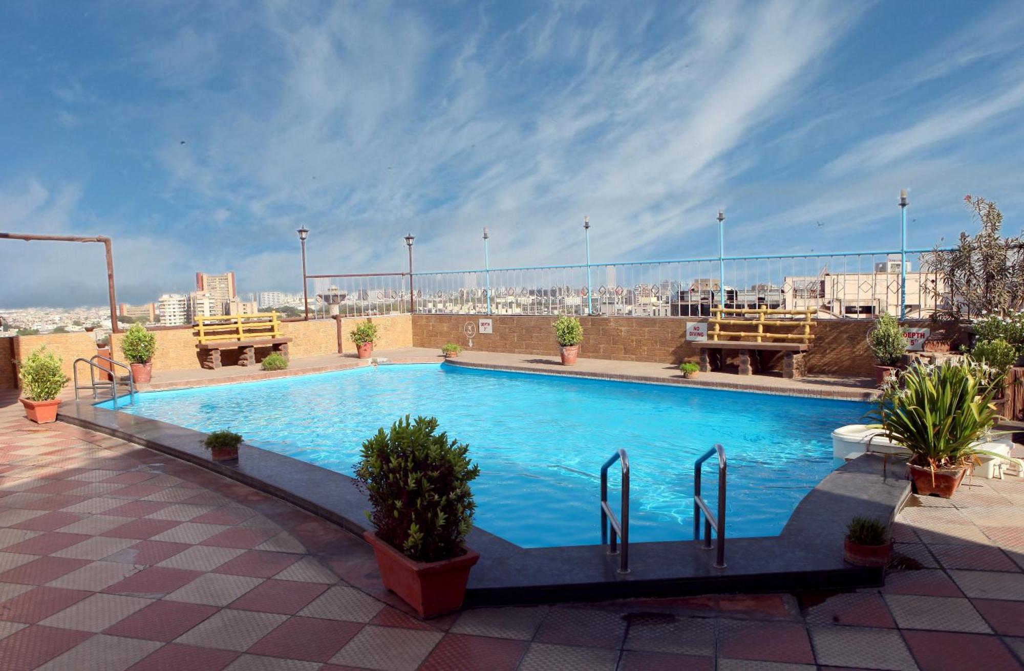 Lords Plaza Surat Ξενοδοχείο Εξωτερικό φωτογραφία