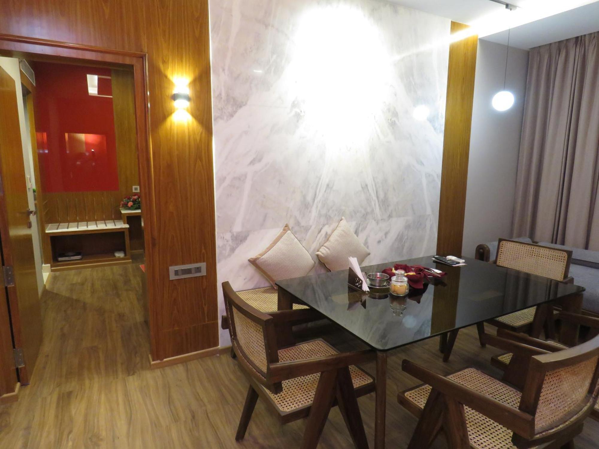 Lords Plaza Surat Ξενοδοχείο Εξωτερικό φωτογραφία