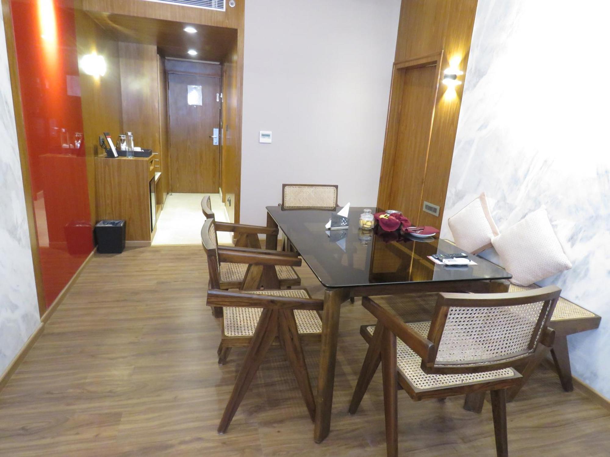 Lords Plaza Surat Ξενοδοχείο Εξωτερικό φωτογραφία