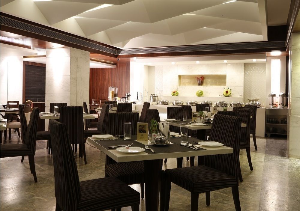 Lords Plaza Surat Ξενοδοχείο Εξωτερικό φωτογραφία